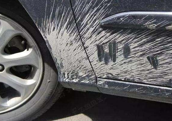 乡下开车泥太多了，安装了挡泥板可改善这一情况