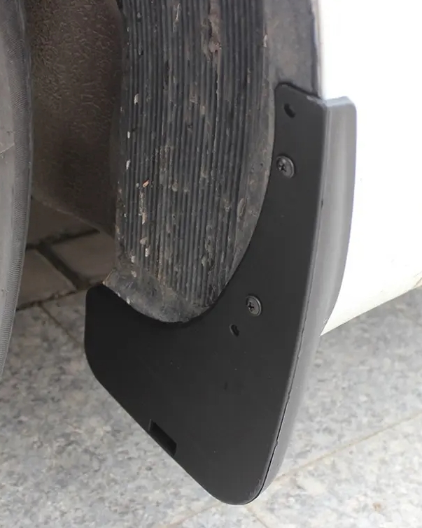 经常在泥水地里行驶可以考虑安装挡泥板